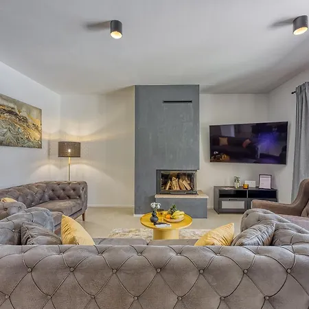 Vila Alves With Private Pool