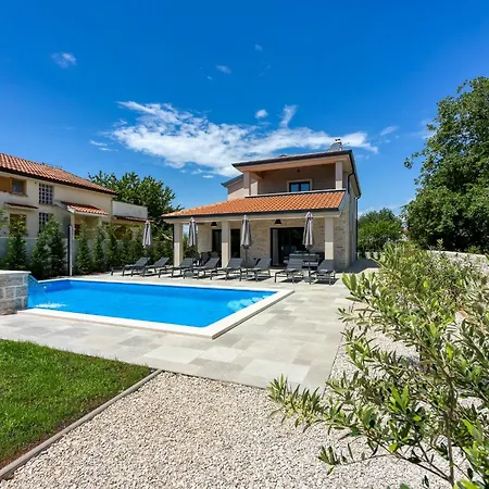 Alves With Private Pool