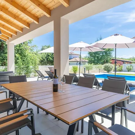 Alves With Private Pool Vila Tar-Vabriga