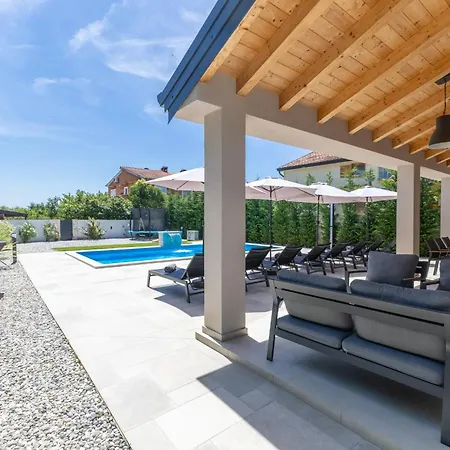 Alves With Private Pool *