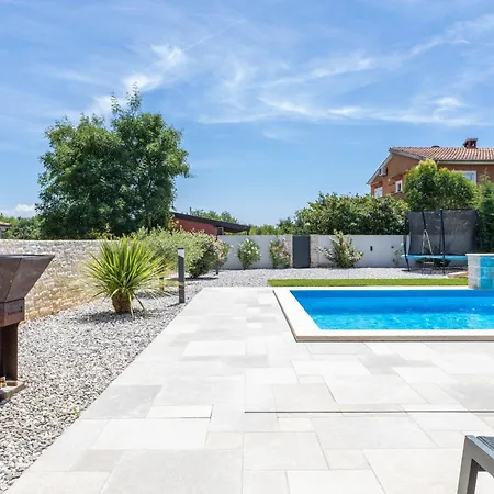 Alves With Private Pool Vila