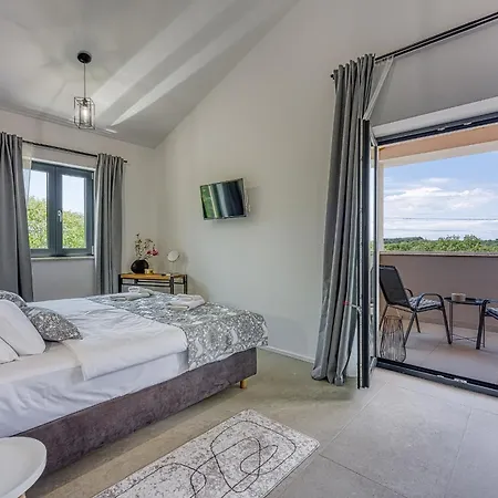 Alves With Private Pool * Tar-Vabriga